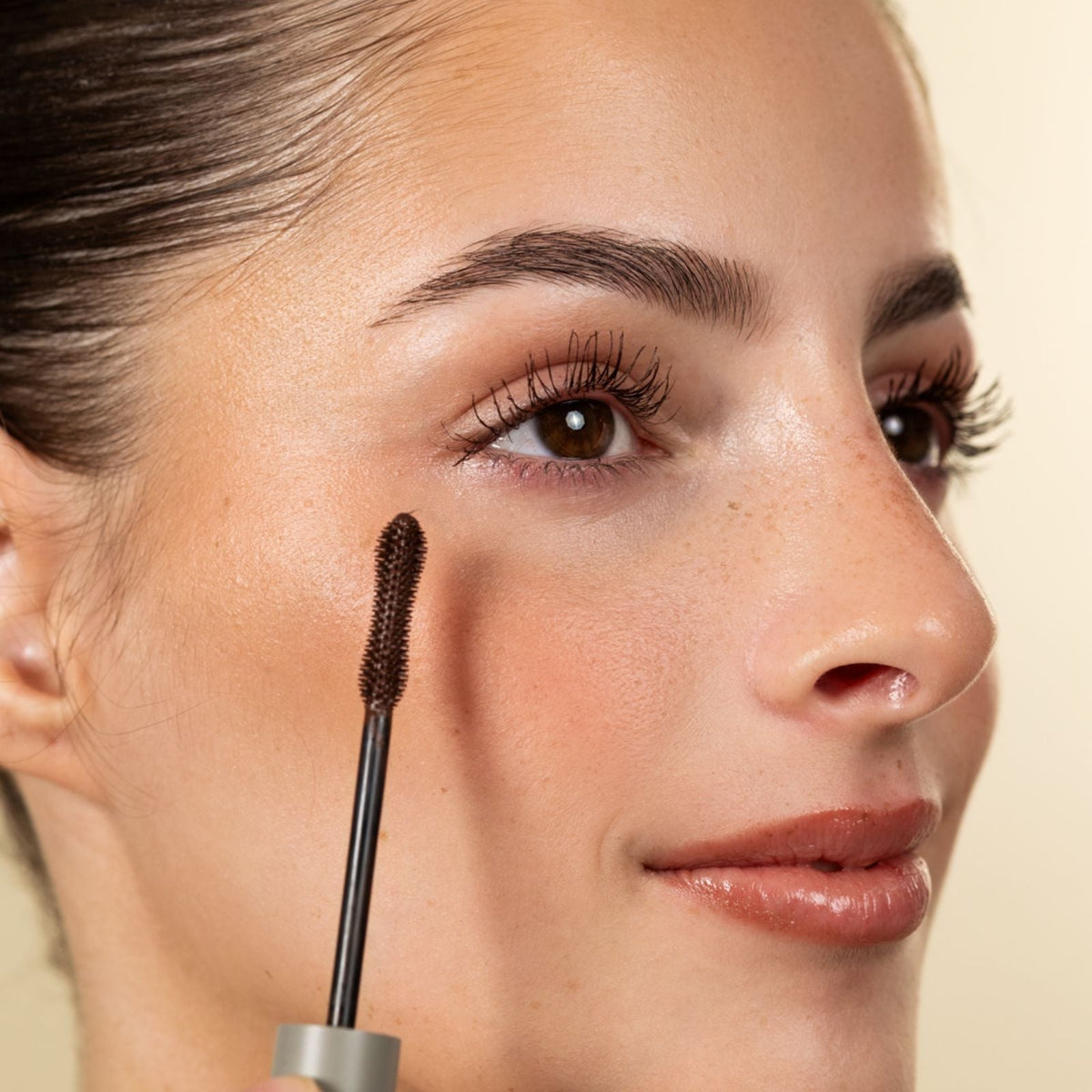 MASCARA VOLUME & CURL (WITH EYELASH SERUM)