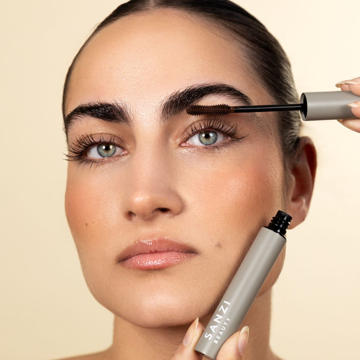 MASCARA VOLUME & CURL (WITH EYELASH SERUM)
